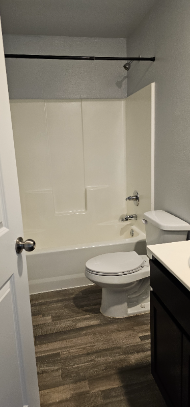 411 E Day St - Photo 6 of 13