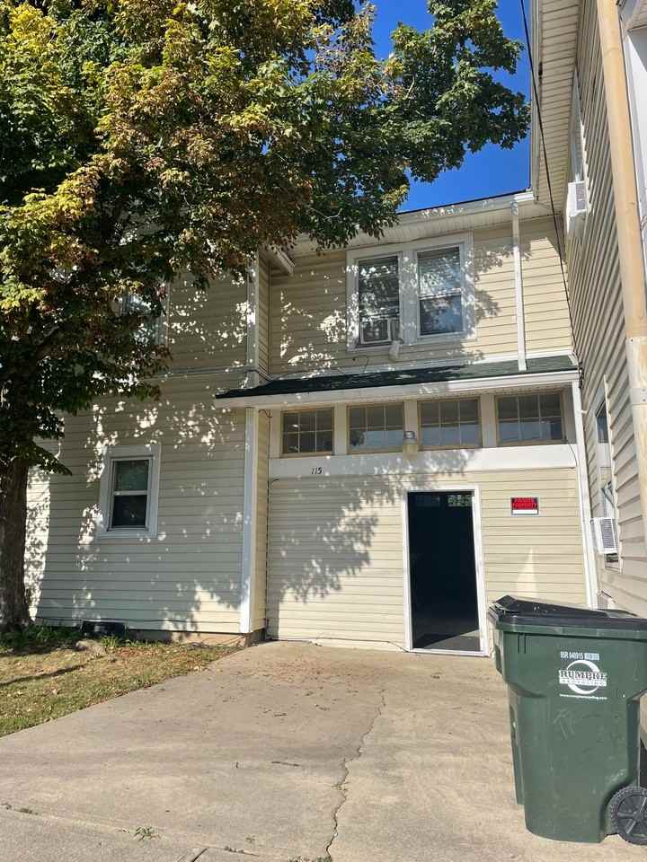 115 Sycamore St #B - Photo 2 of 10