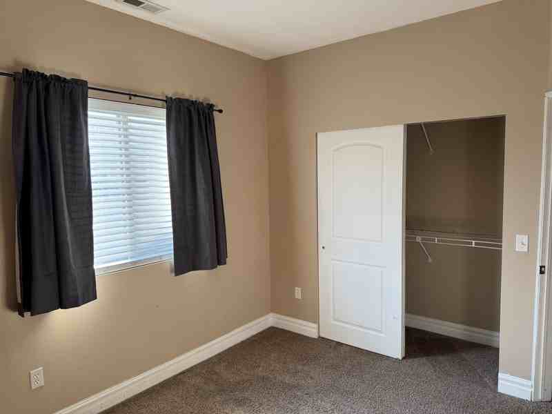 830 Oxford Dr - Photo 6 of 9