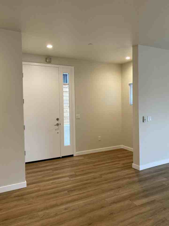 689 Stoneridge Drive, Unit ADU - Photo 3 of 20