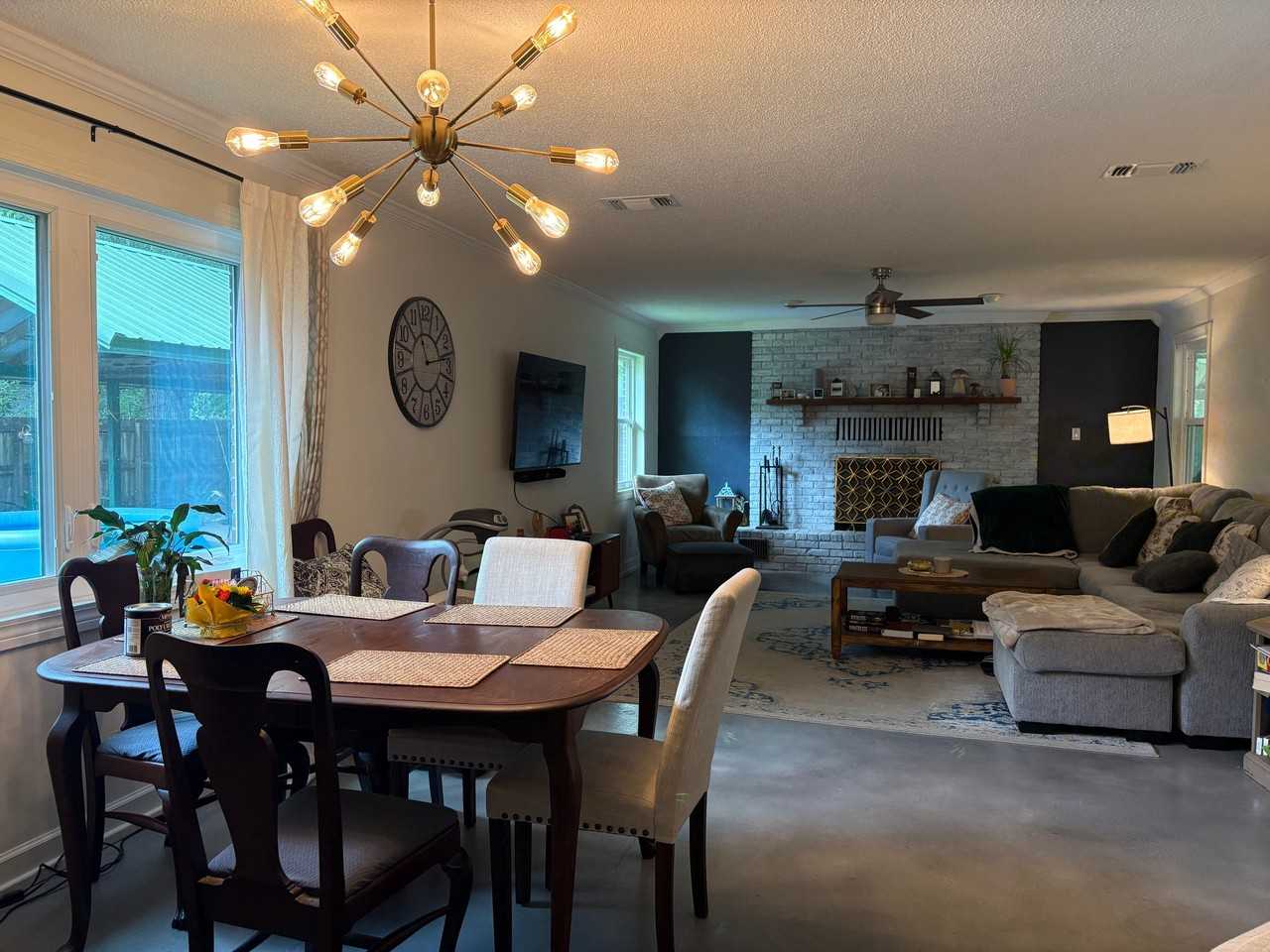 605 Clark Ave - Photo 4 of 14