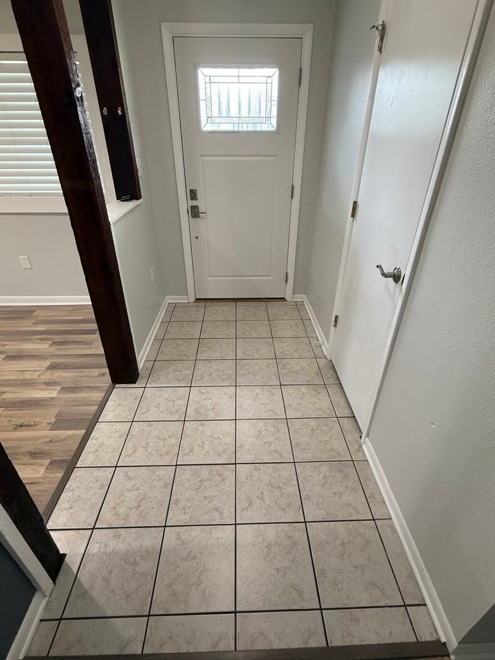 620 Travis Cir - Photo 2 of 20