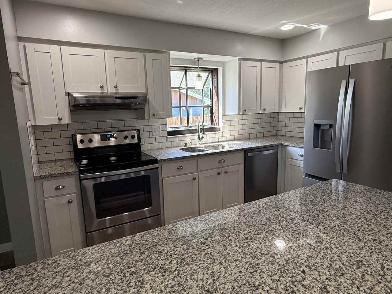 620 Travis Cir - Photo 4 of 20