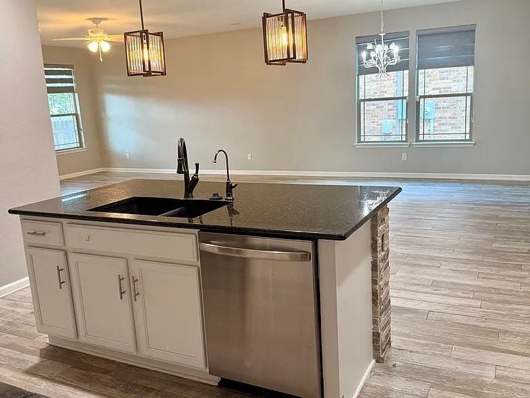 1309 Macfarland St - Photo 3 of 20