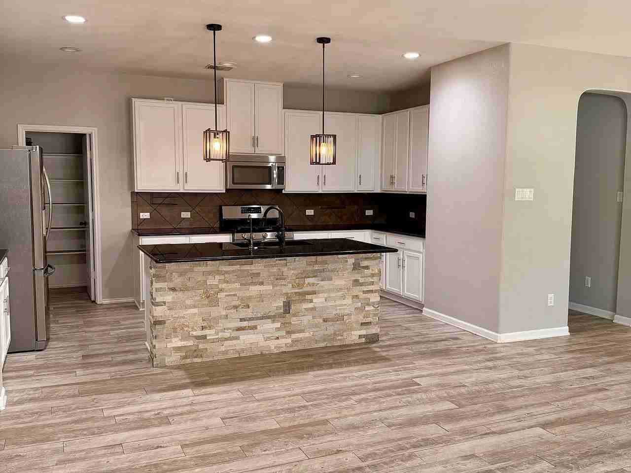 1309 Macfarland St - Photo 4 of 20