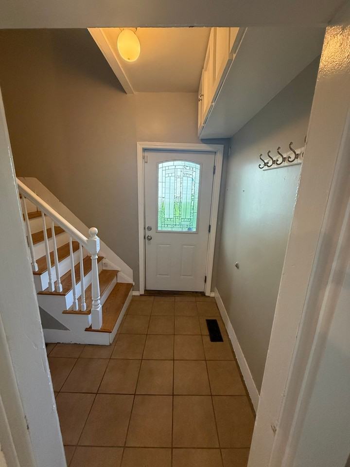 439 Laurel St - Photo 4 of 13
