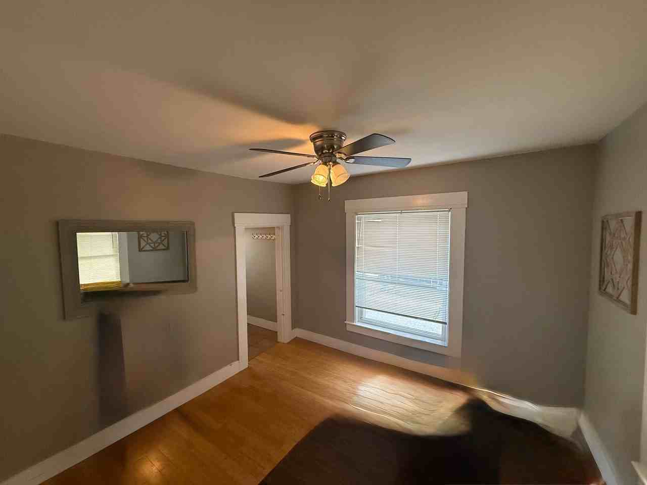 439 Laurel St - Photo 5 of 13