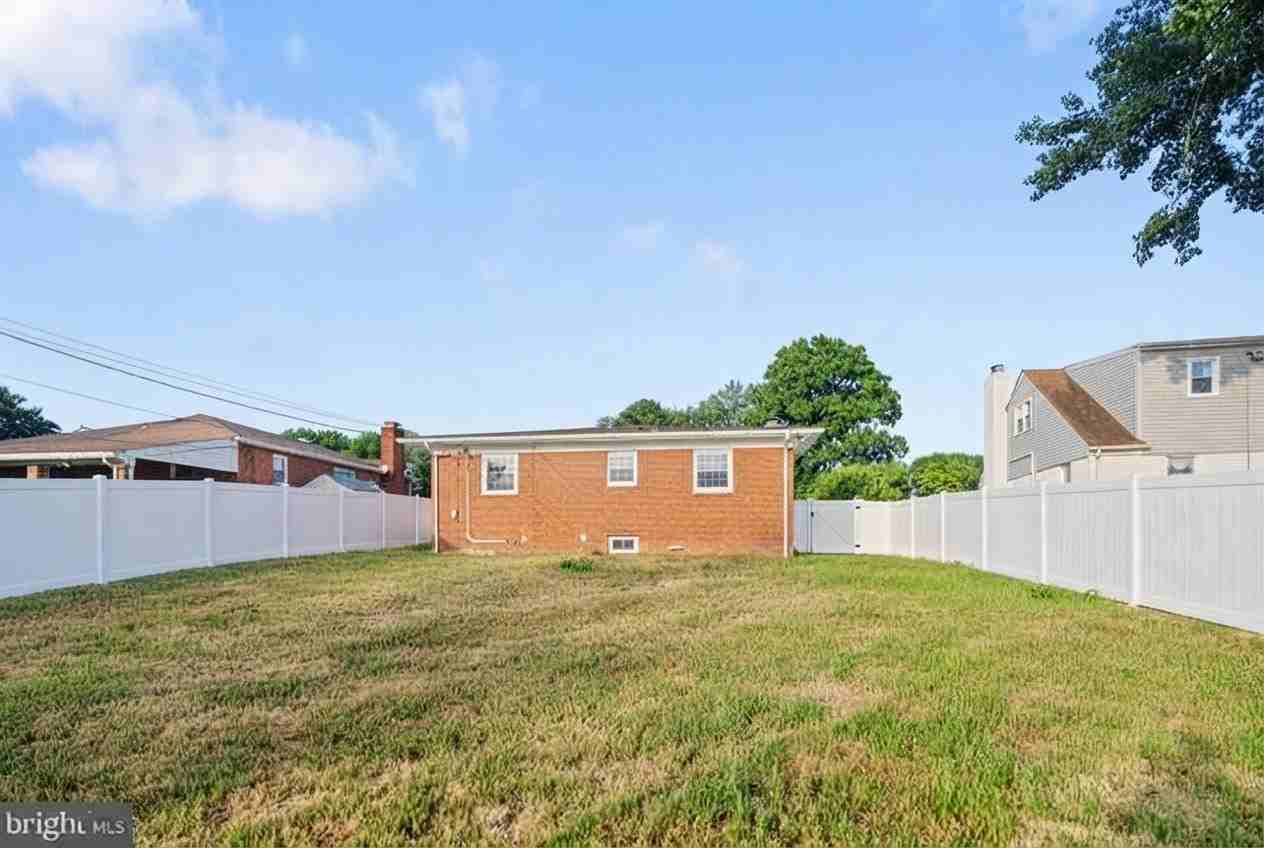 1816 Tyler Rd - Photo 4 of 18