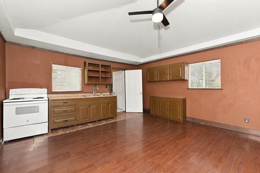 623 W Owing St #1 - Photo 2 of 15