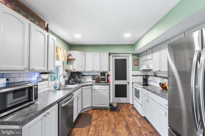 75 Gaffney Ln - Photo 6 of 20
