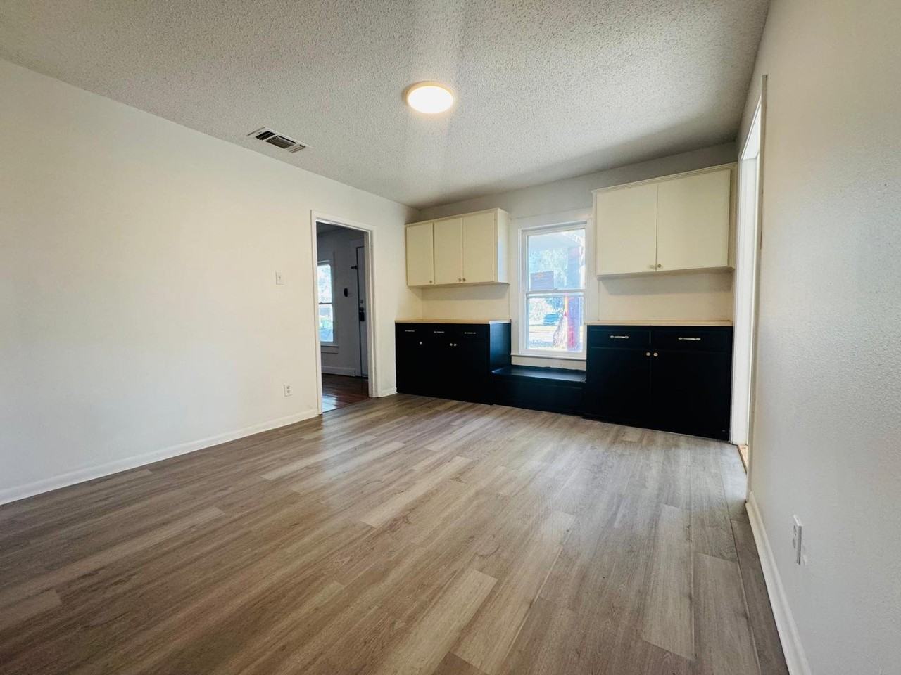 630 E 44th St - Photo 5 of 8