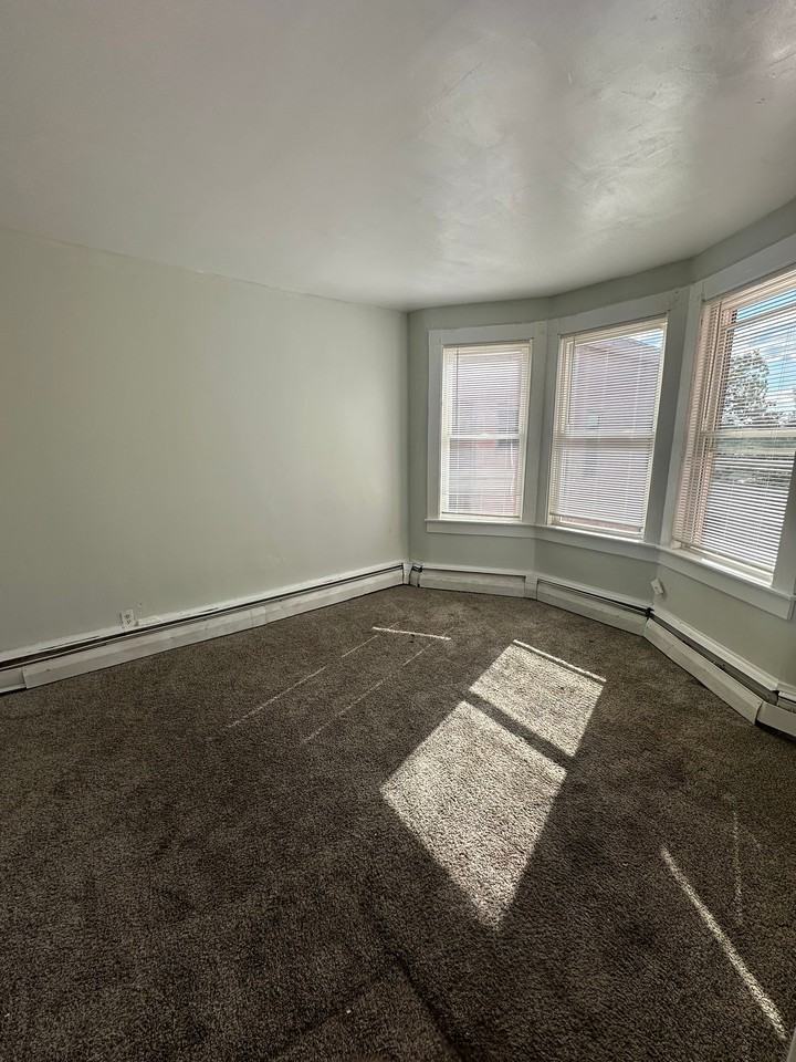 50 Knox St #8 - Photo 4 of 9