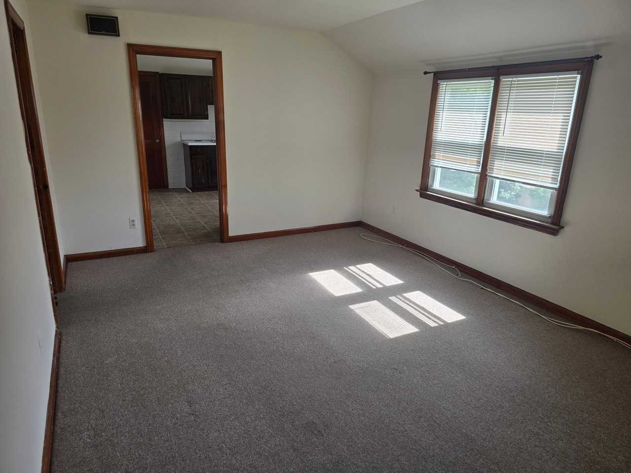 18 Ryle Ave #2ndFL - Photo 4 of 17