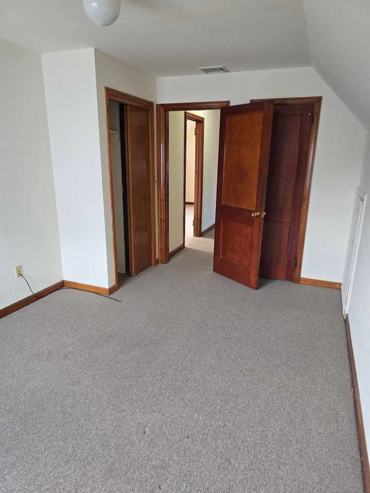 18 Ryle Ave #2ndFL - Photo 7 of 17