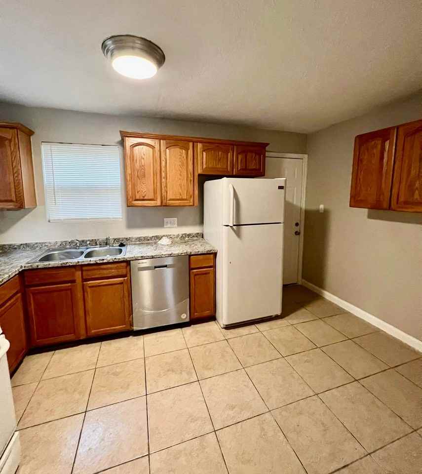 5606 Robertson St #A - Photo 4 of 17