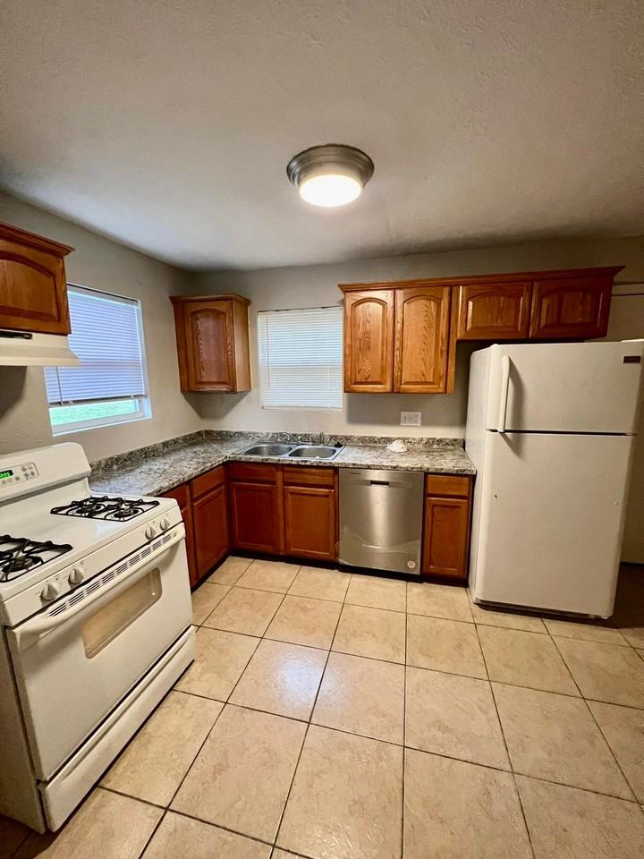 5606 Robertson St #A - Photo 6 of 17
