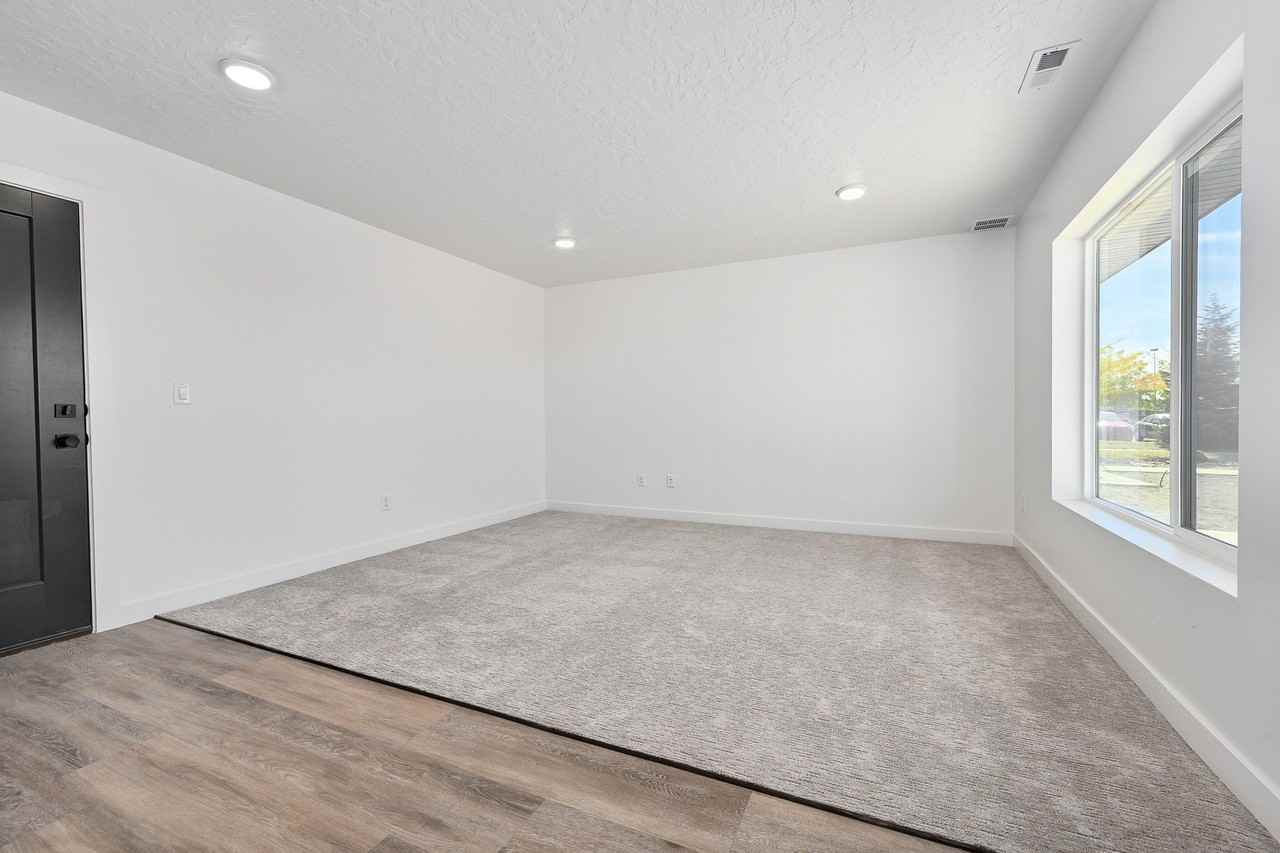 567 Westnorth #148 - Photo 5 of 12