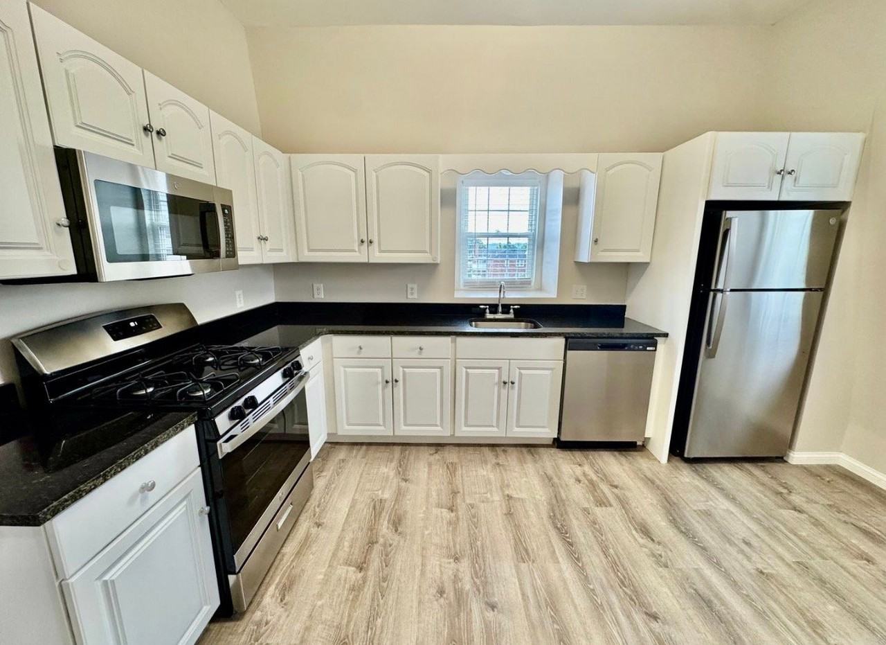 1042 Prospect St - Photo 2 of 7