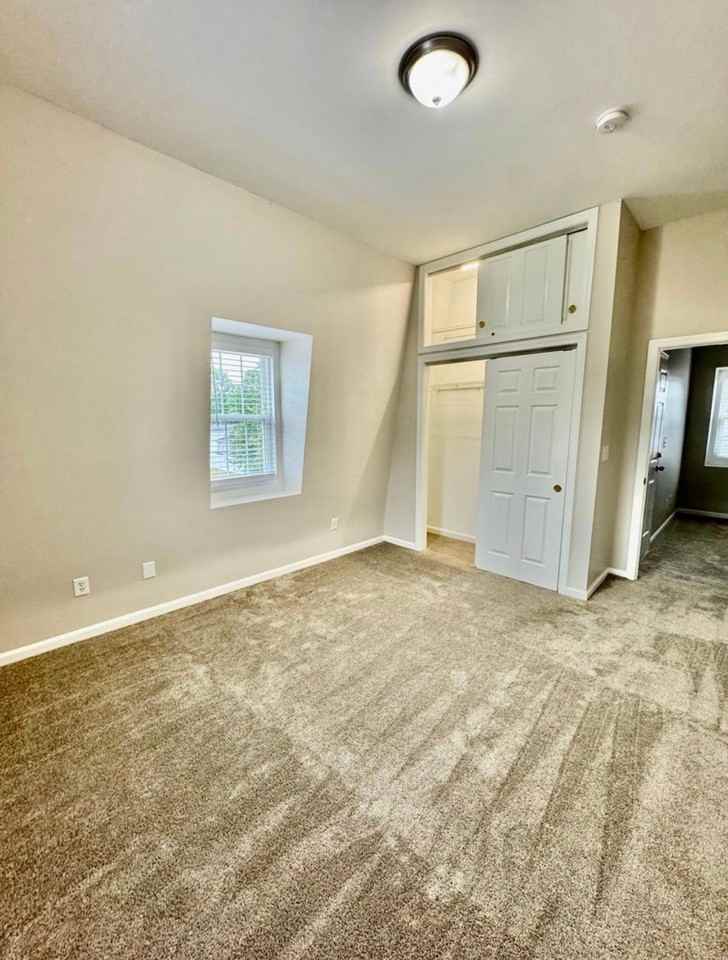 1042 Prospect St - Photo 3 of 7