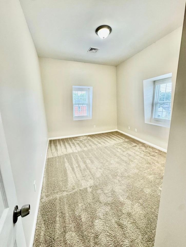 1042 Prospect St - Photo 4 of 7