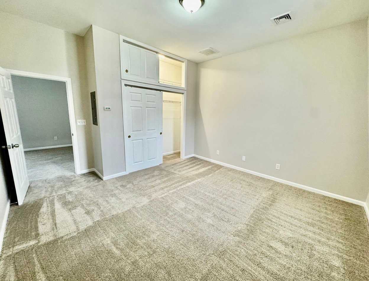 1042 Prospect St - Photo 5 of 7