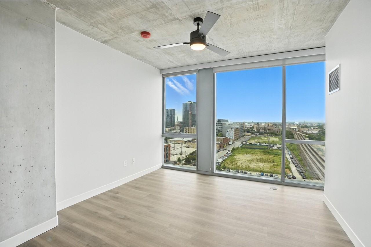 1121 W Carroll Ave #1201 - Photo 4 of 20