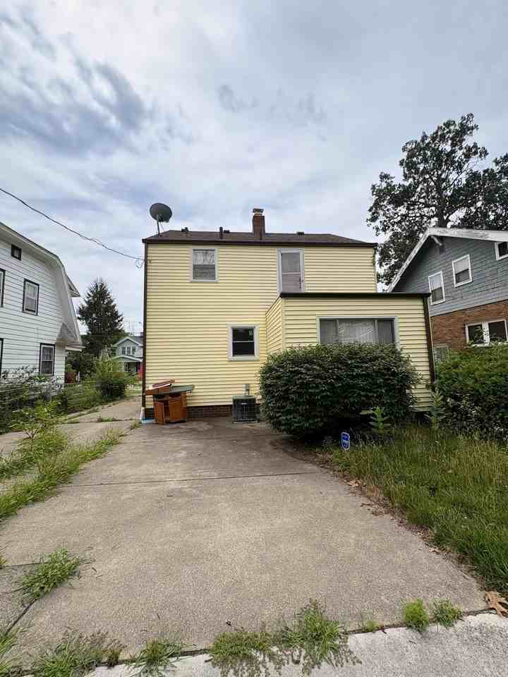 1946 Oakwood Avenue - Photo 3 of 20