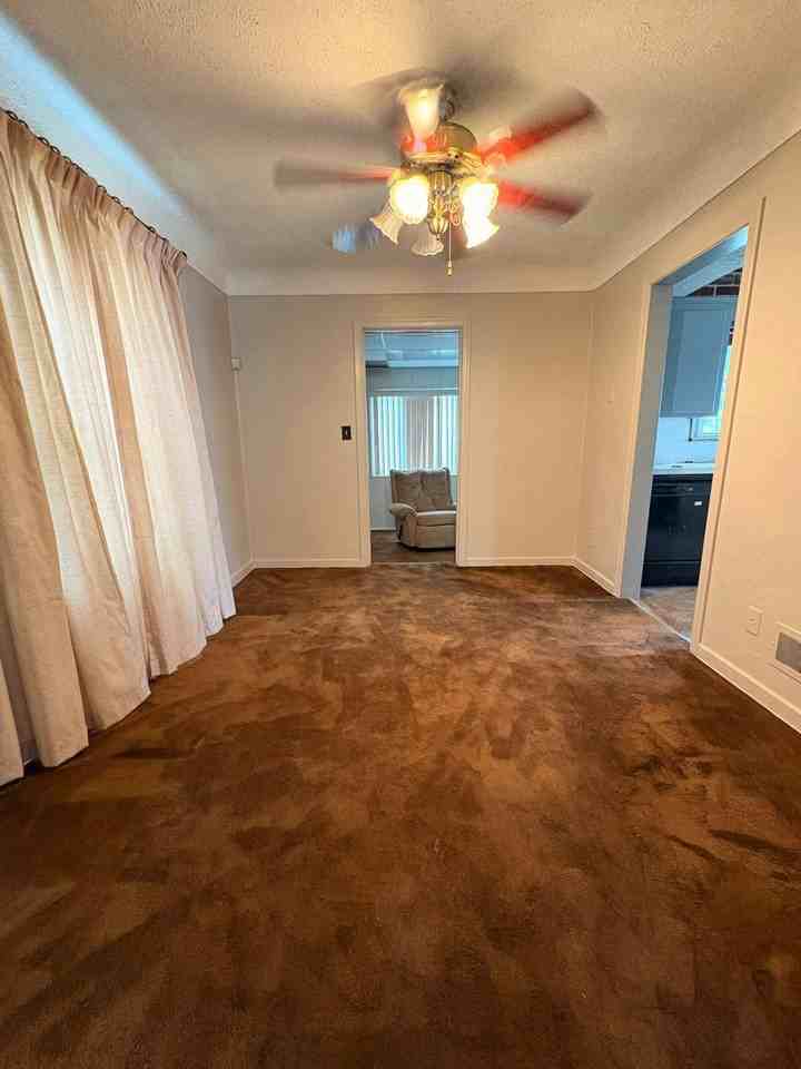 1946 Oakwood Avenue - Photo 4 of 20