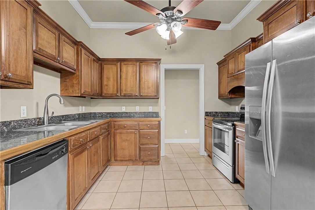 198 Alexandra Loop - Photo 4 of 22