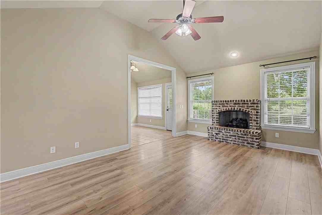 198 Alexandra Loop - Photo 7 of 22
