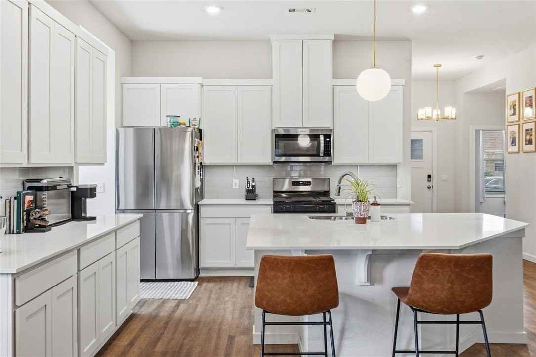 263 Pennsylvania Ave - Photo 7 of 13