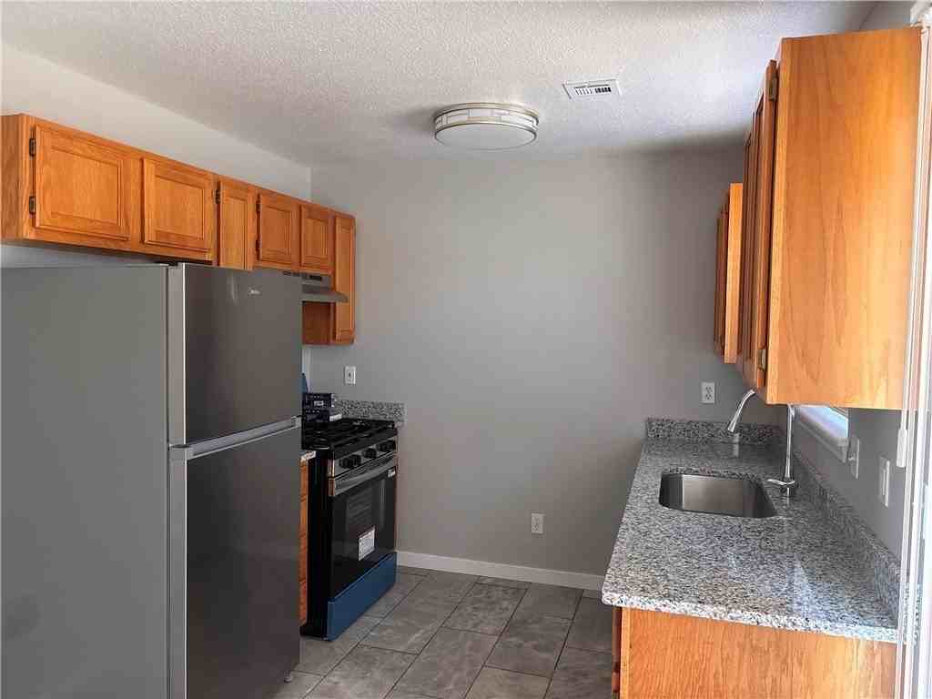 803 E 1st St - Photo 4 of 12