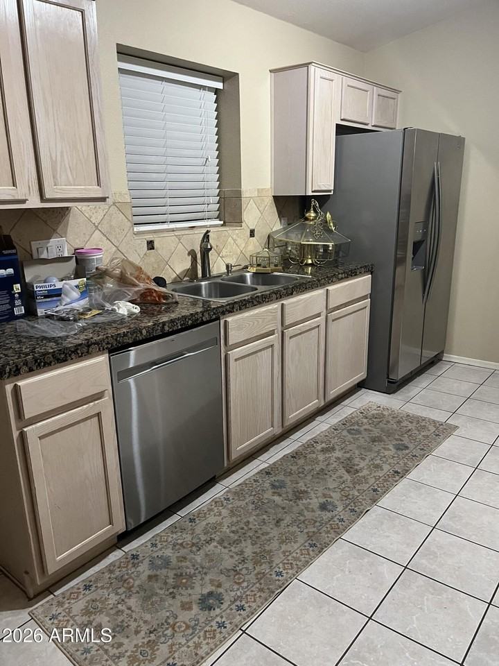 4827 E Mossman Rd - Photo 3 of 24
