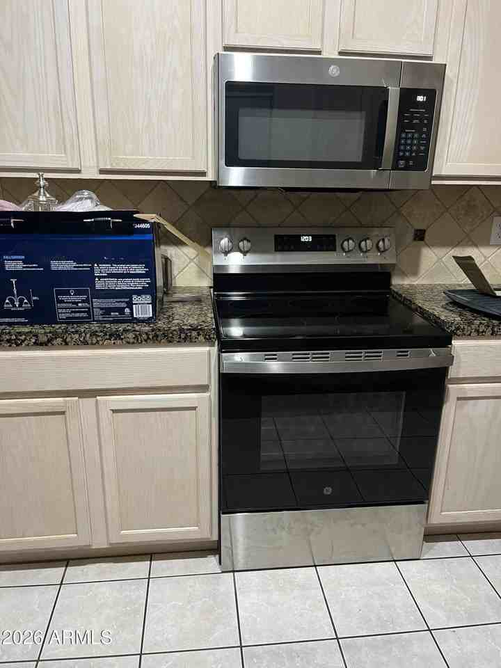 4827 E Mossman Rd - Photo 4 of 24