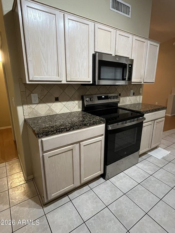 4827 E Mossman Rd - Photo 5 of 24