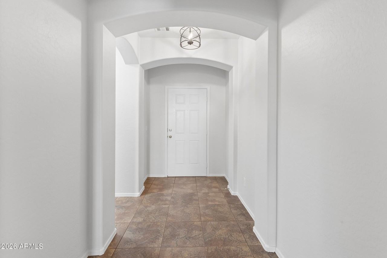16018 N 171st Dr - Photo 5 of 40