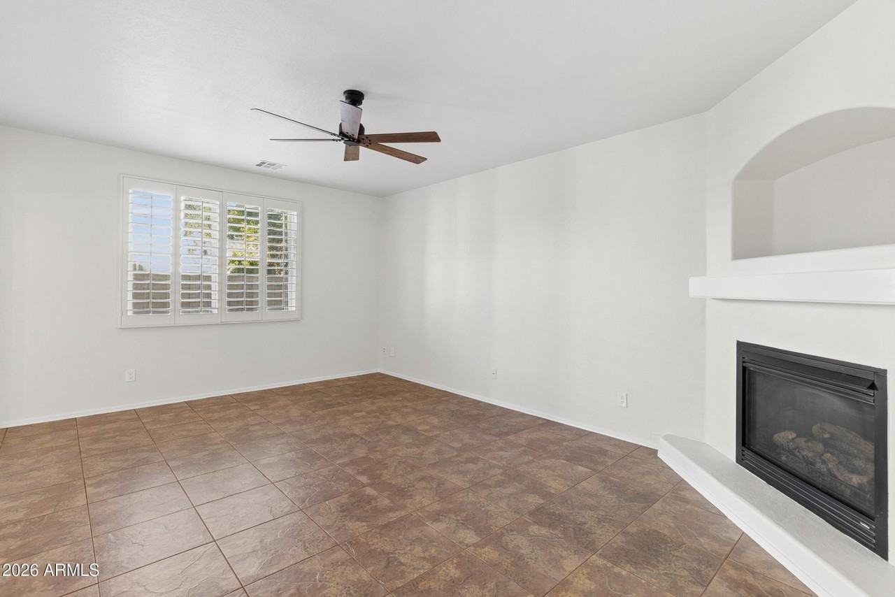 16018 N 171st Dr - Photo 6 of 40