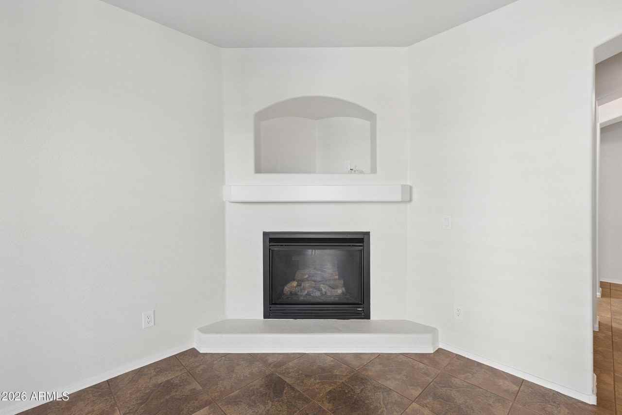16018 N 171st Dr - Photo 7 of 40