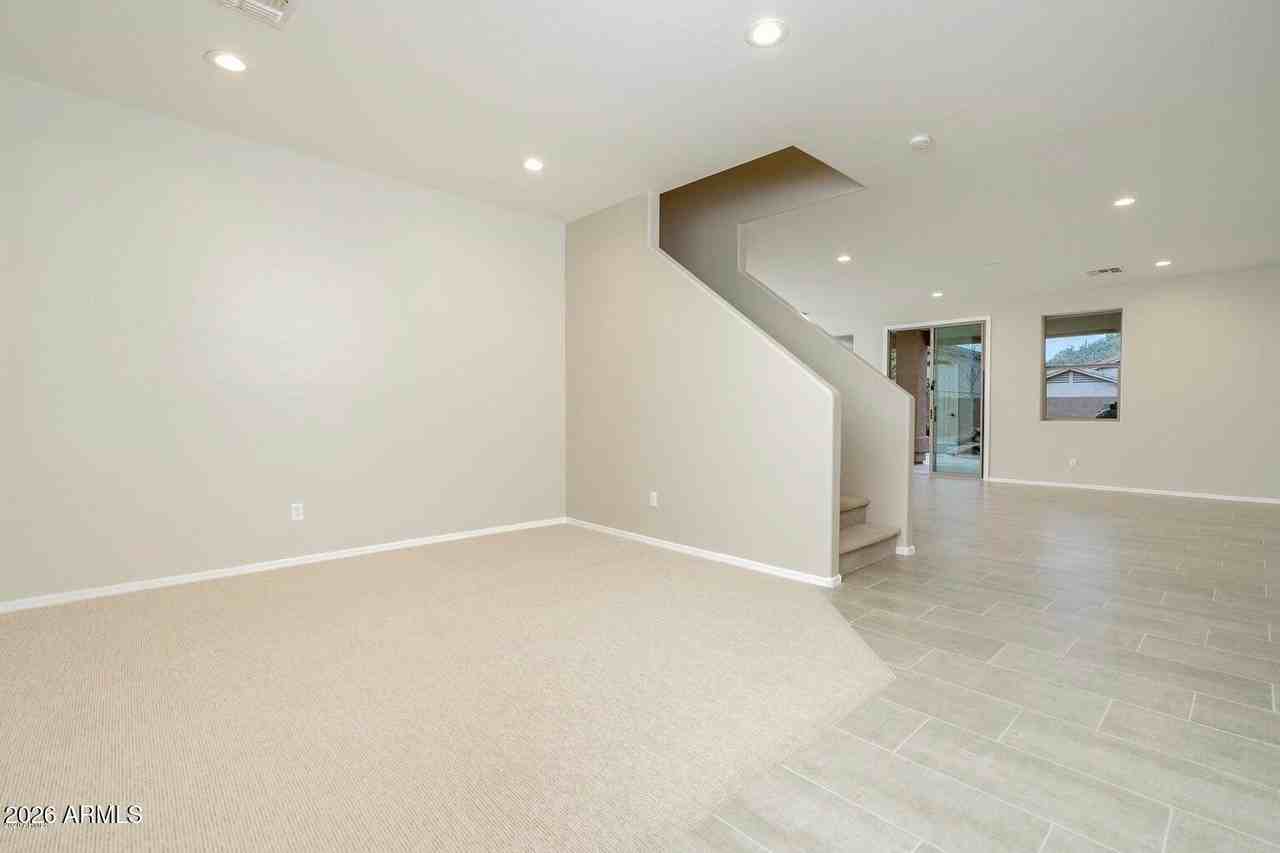 1910 E Patrick Ln - Photo 4 of 17