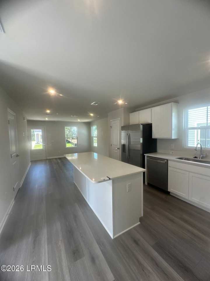 95 Castle St - Photo 4 of 33