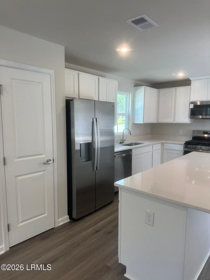 95 Castle St - Photo 6 of 33