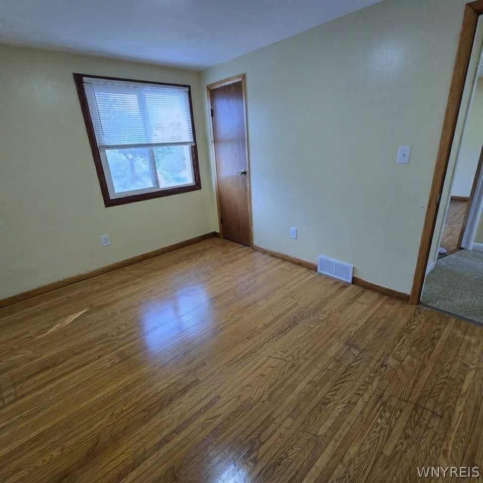 9 Floreis Ct - Photo 7 of 21