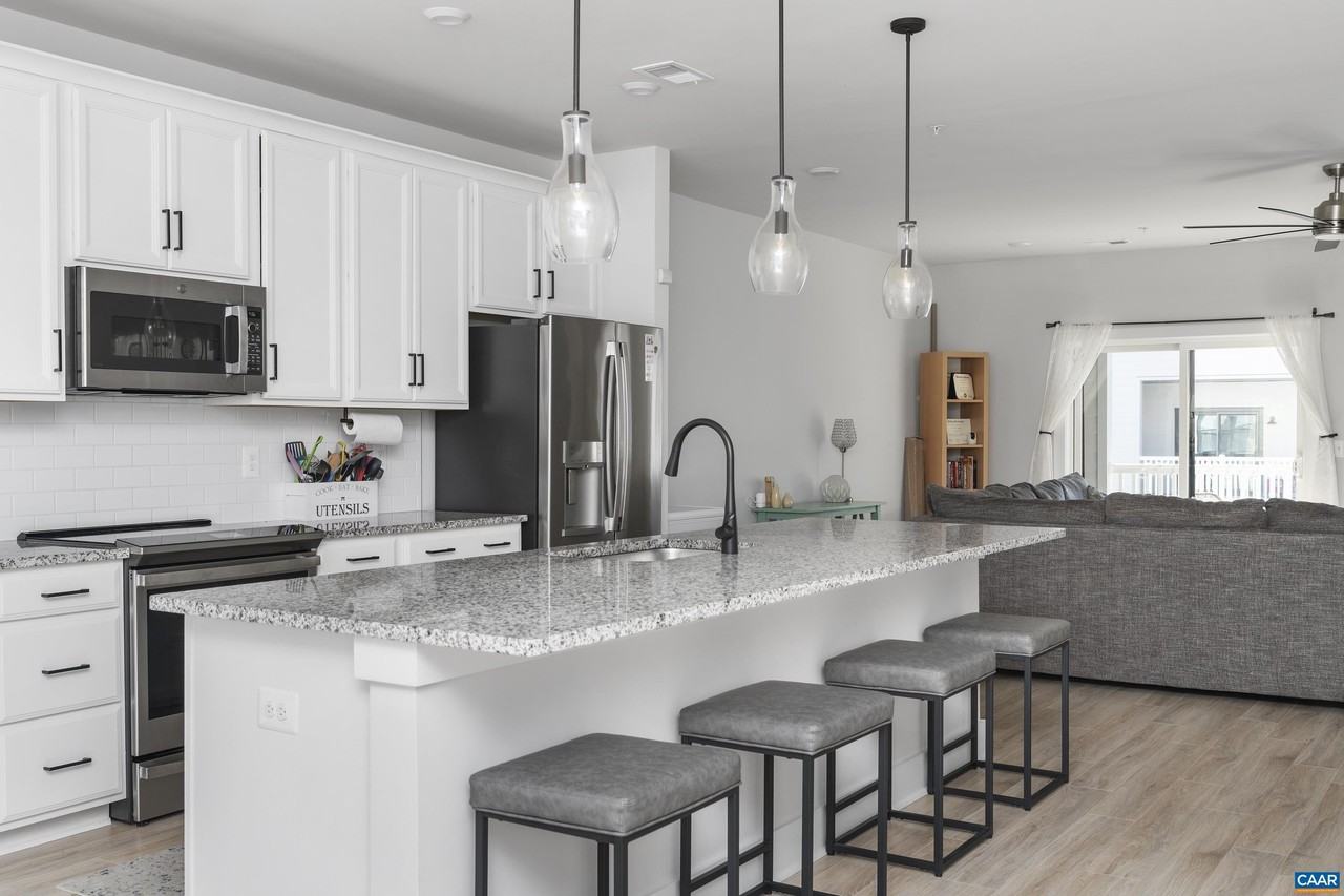 824 Wesley Ln #B - Photo 2 of 15
