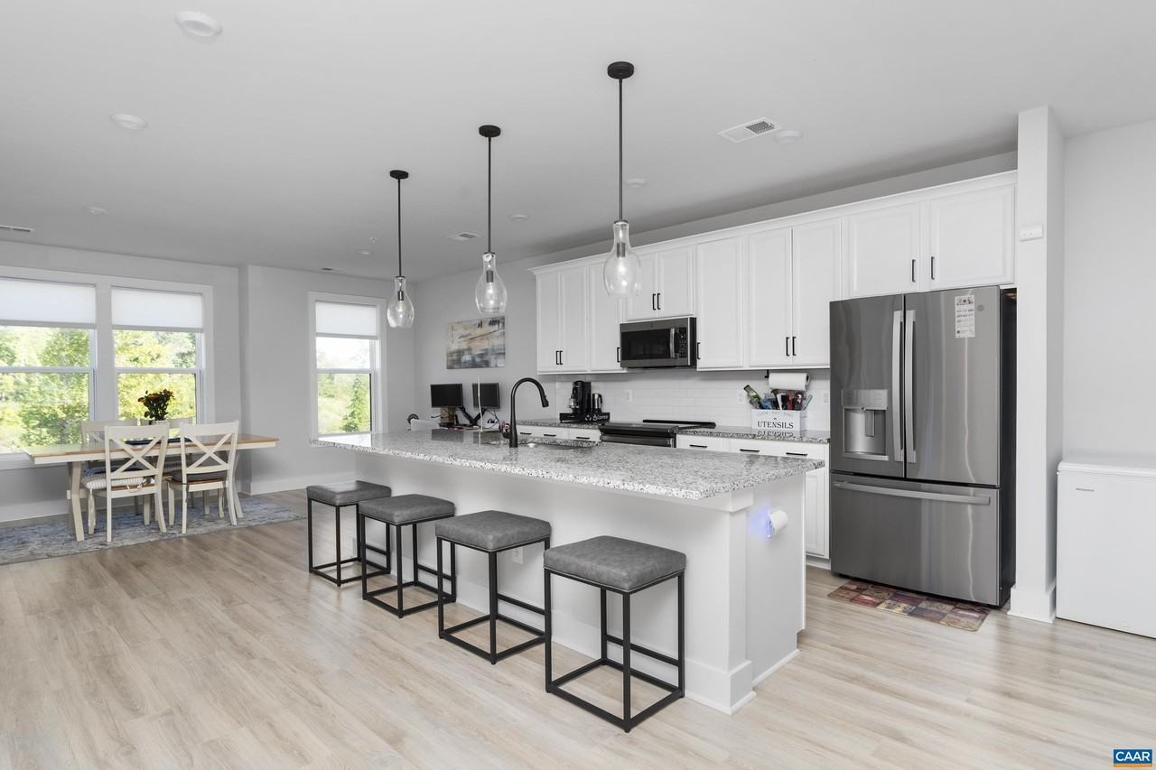 824 Wesley Ln #B - Photo 3 of 15