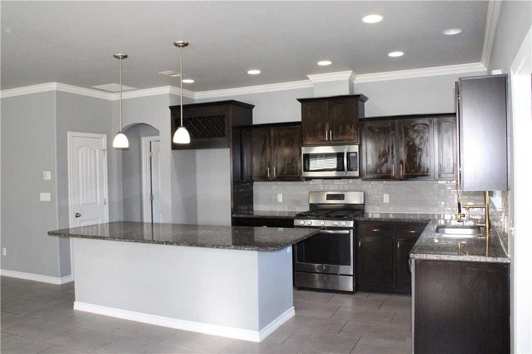 2942 Cantabria St - Photo 4 of 21