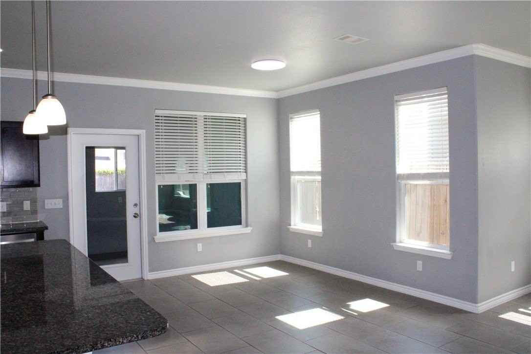 2942 Cantabria St - Photo 6 of 21