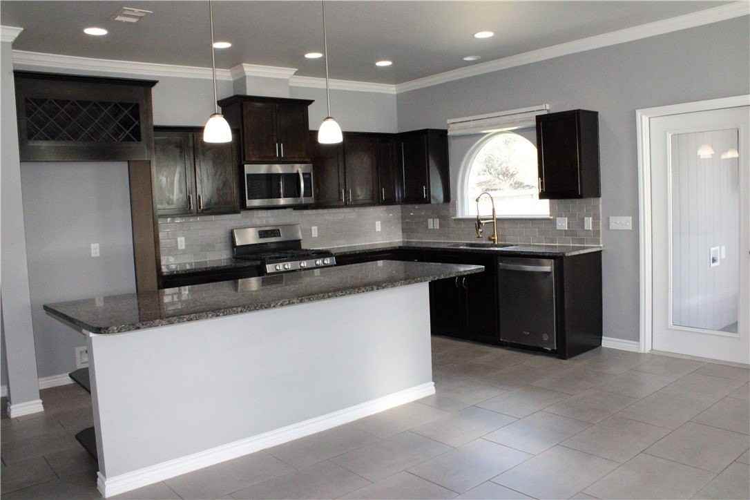 2942 Cantabria St - Photo 7 of 21