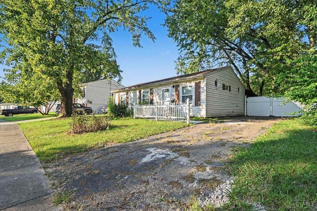 9894 Capstan Dr - Photo 2 of 15