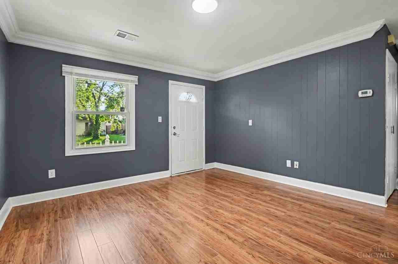 9894 Capstan Dr - Photo 3 of 15