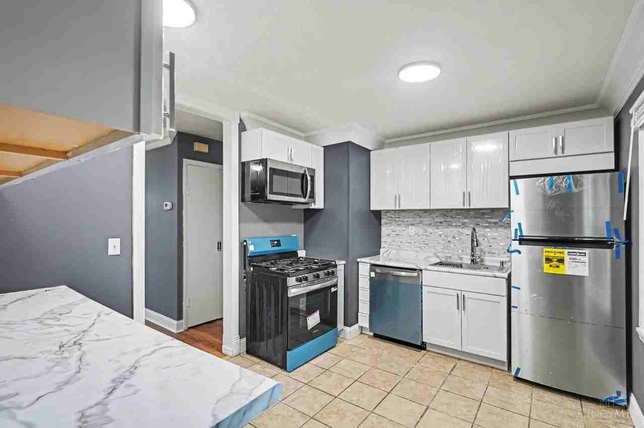 9894 Capstan Dr - Photo 4 of 15
